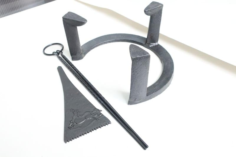 Amazon｜火箸、灰ならし、五徳、3点南部鉄セット、（大型火鉢用